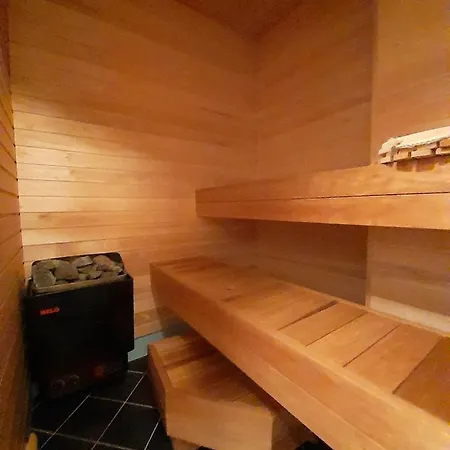 Kuelalistemaja Kukruse Residents Pensión